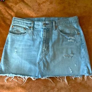 Levi’s denim cut off skirt size 31